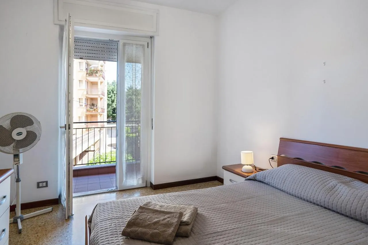 Iris Apartment Lago Maggiore Angera 0*,