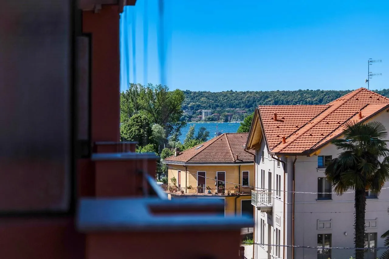 Iris Apartment Lago Maggiore Angera Olaszország